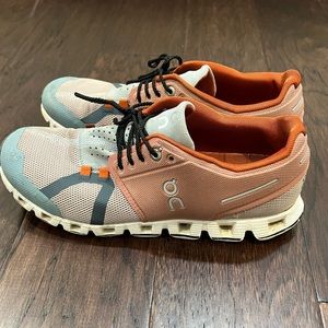 On cloud women shoes size 9